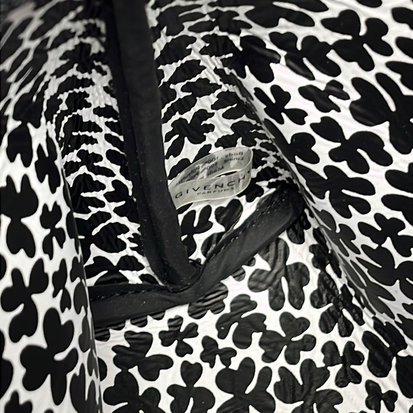 GIVENCHY PARFUM POUCH WITH BEAUTY BUNDLE HAIR FACE EYE MASKS SUNSCREEN ALL NEW - Picture 16 of 16